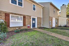 Chic Townhome Near the University of Alabama!